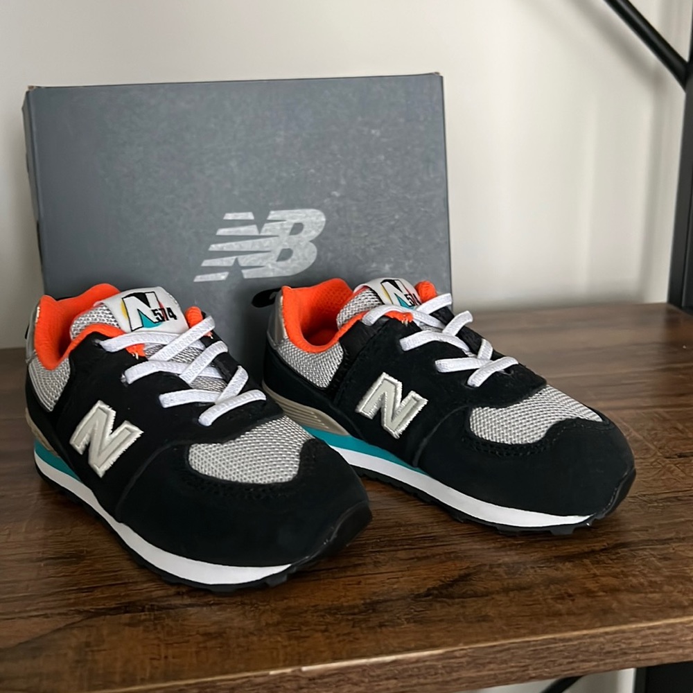 *Brand New* Toddler size 7c New Balance 574 Bungee Lace.
